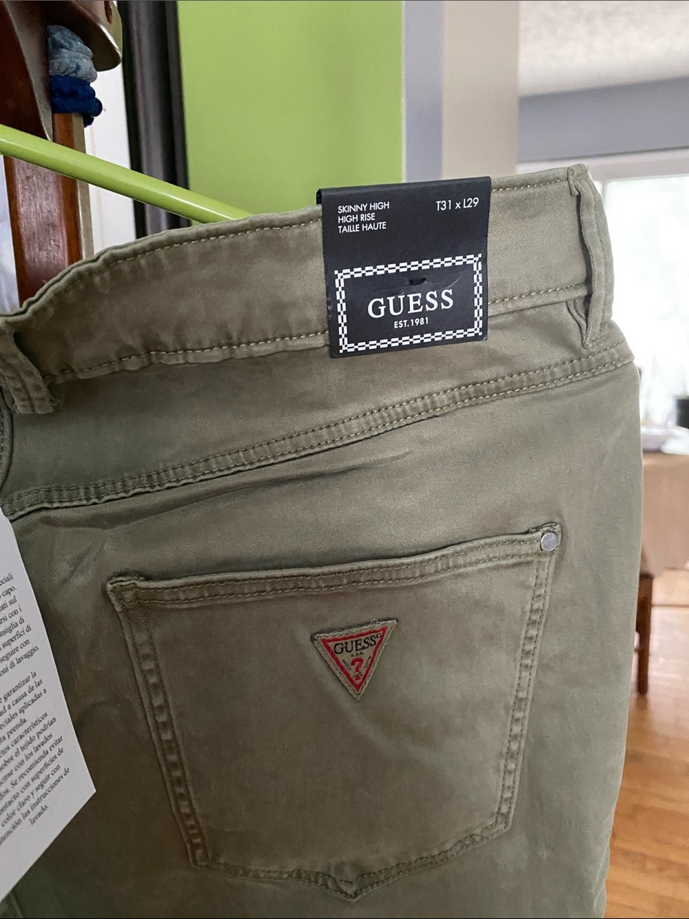 NWT GUESS women's Skinny Jeans in Olive